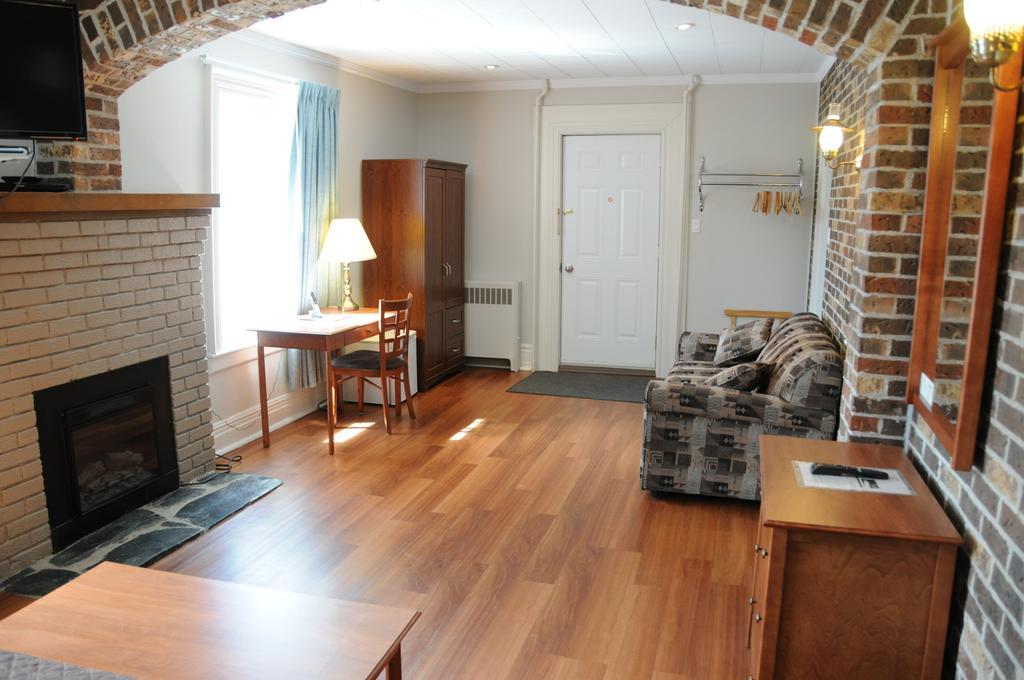 Motel & Hotel La Paysanne Sherbrooke Oda fotoğraf