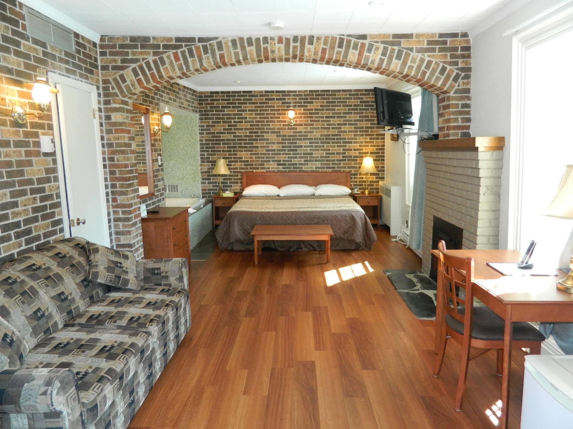 Motel & Hotel La Paysanne Sherbrooke Dış mekan fotoğraf